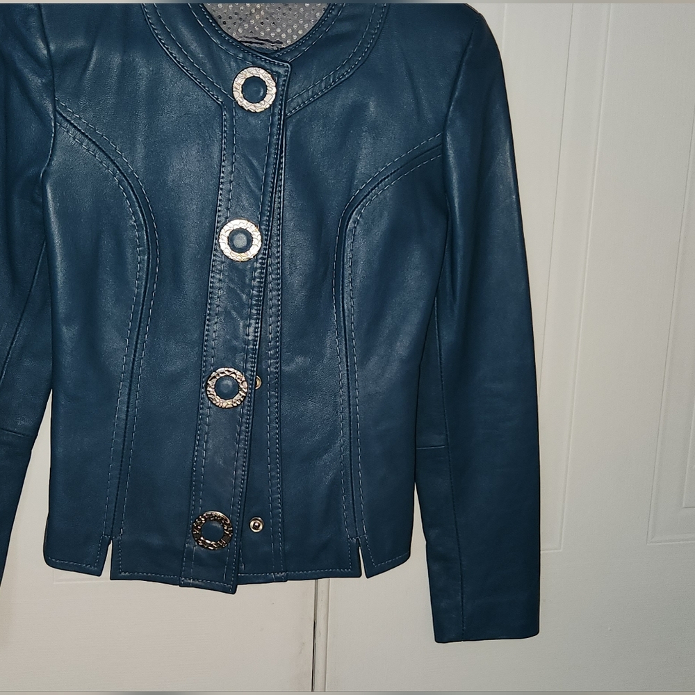 Short leather jacket,size 40